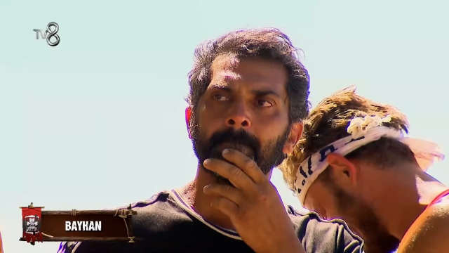 Survivor'da duygusal anlar! Bayhan hem ağladı hem ağlattı