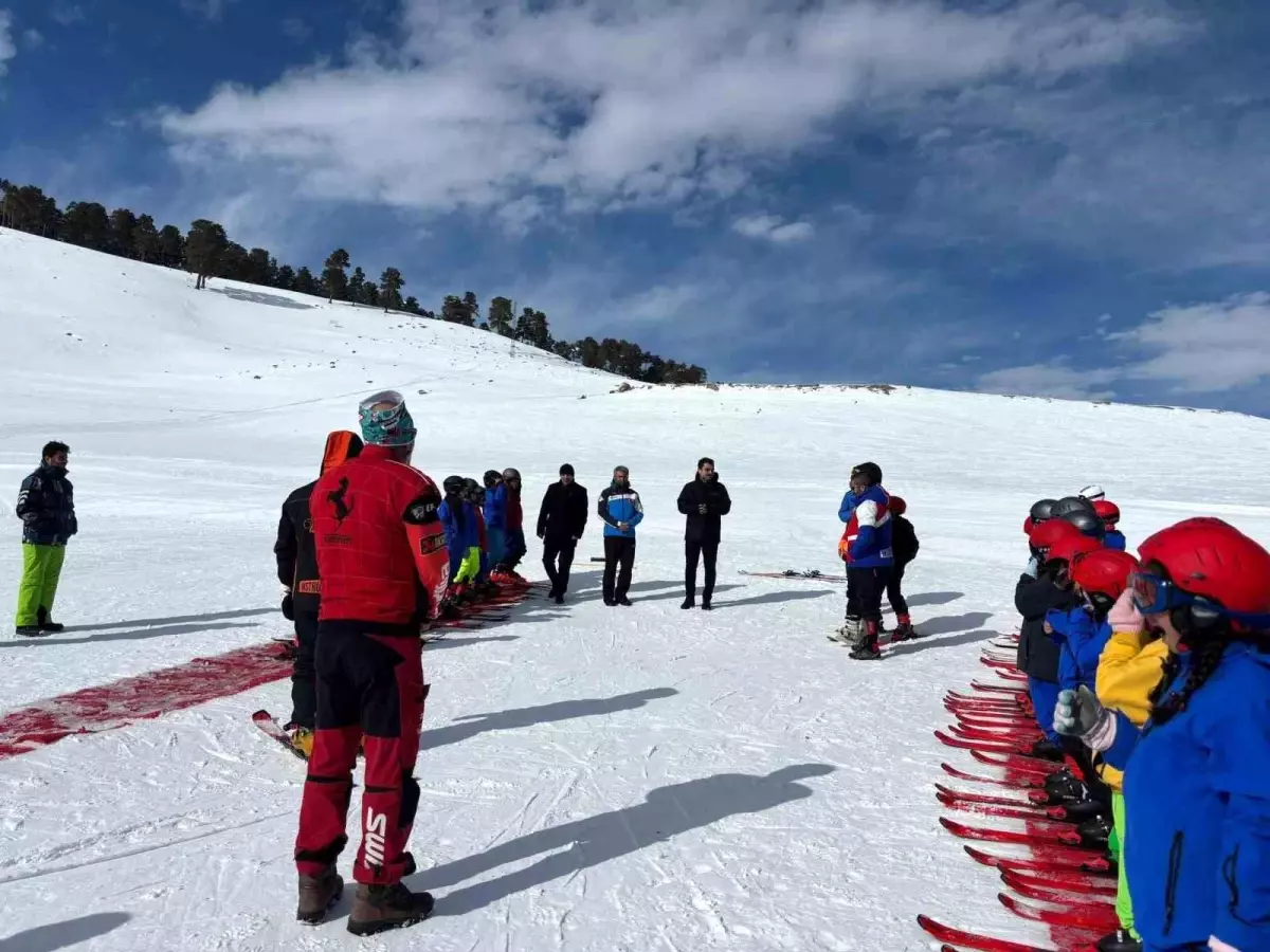 Kaymakam Tutal\'dan Öğrencilere Moral Ziyareti