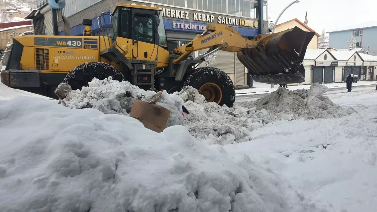 Van\'da Kar Yağışı 53 Yeri Kapatı