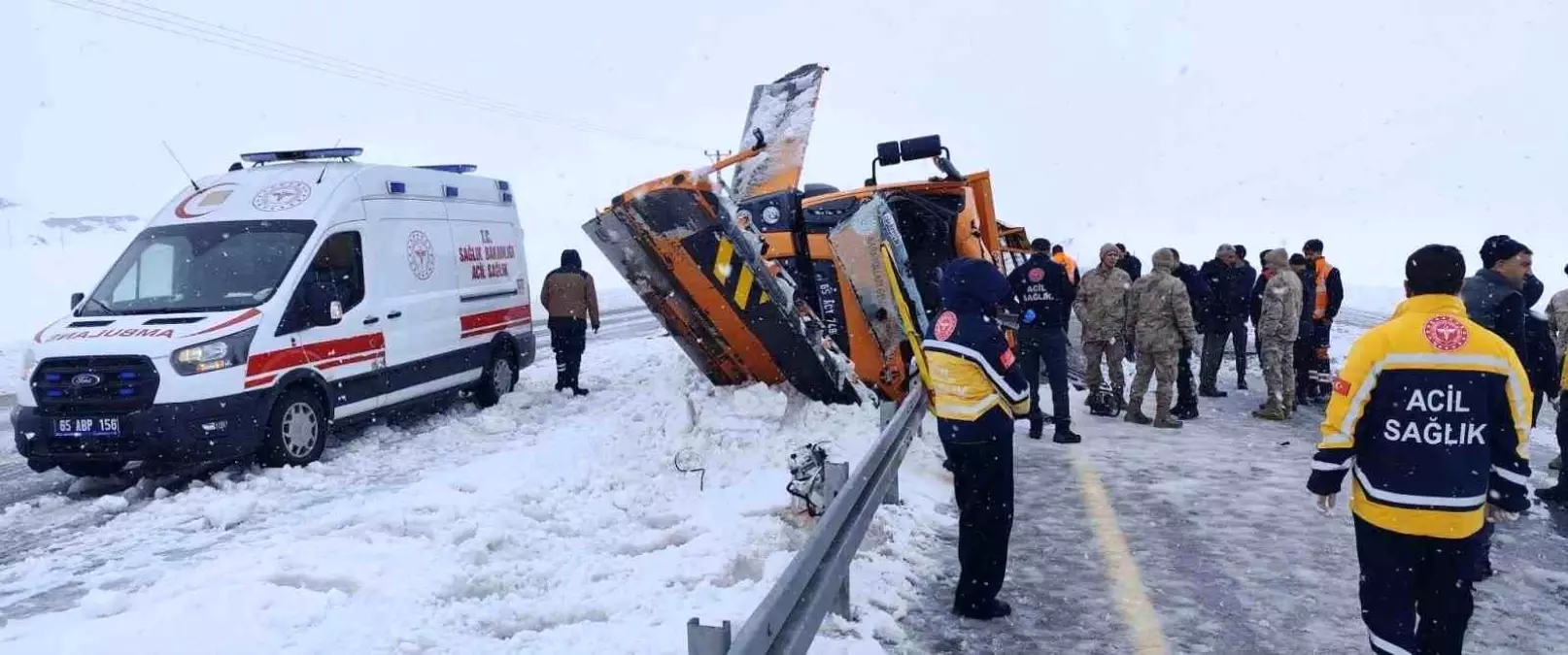 Van\'da Karayolları İş Makinesi Kazası: 1 Ölü, 1 Yaralı