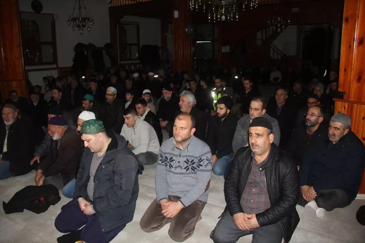 Zara\'da Berat Kandili Coşkusu