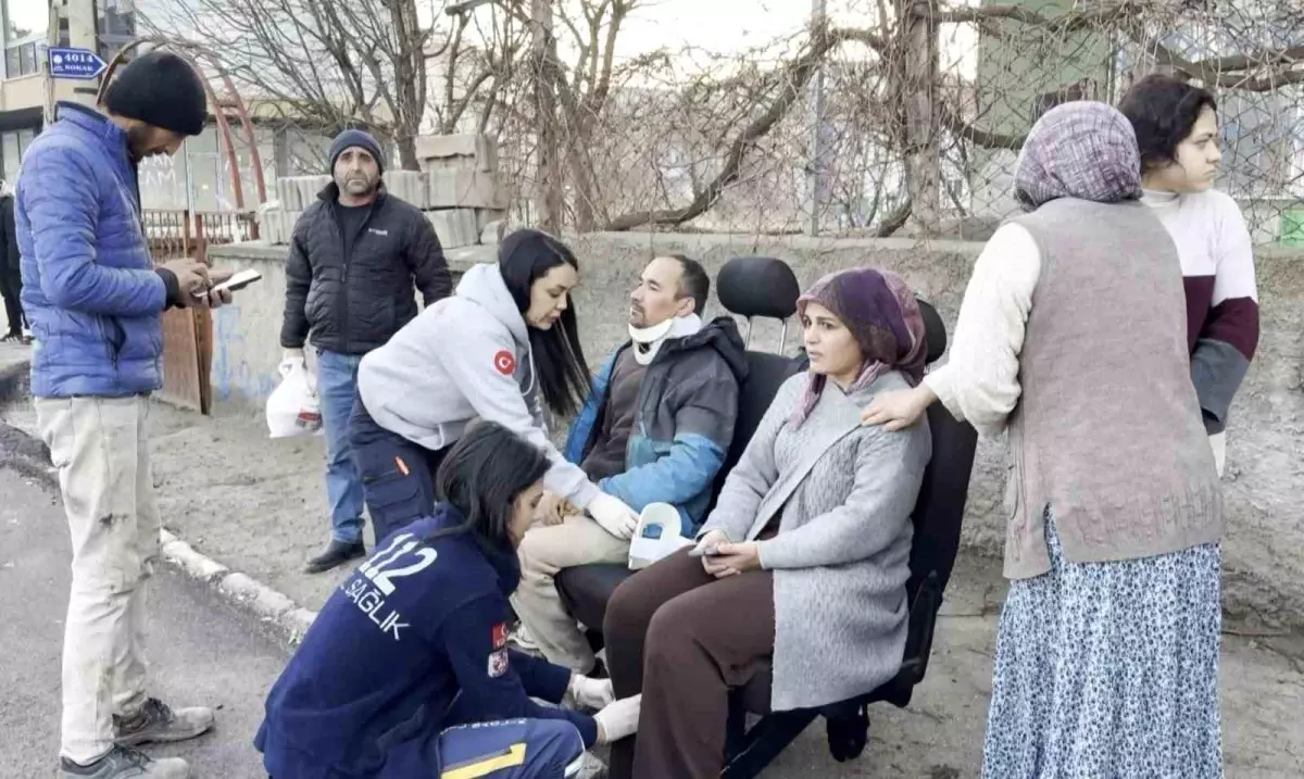 Aksaray\'da Trafik Kazası: 3 Yaralı