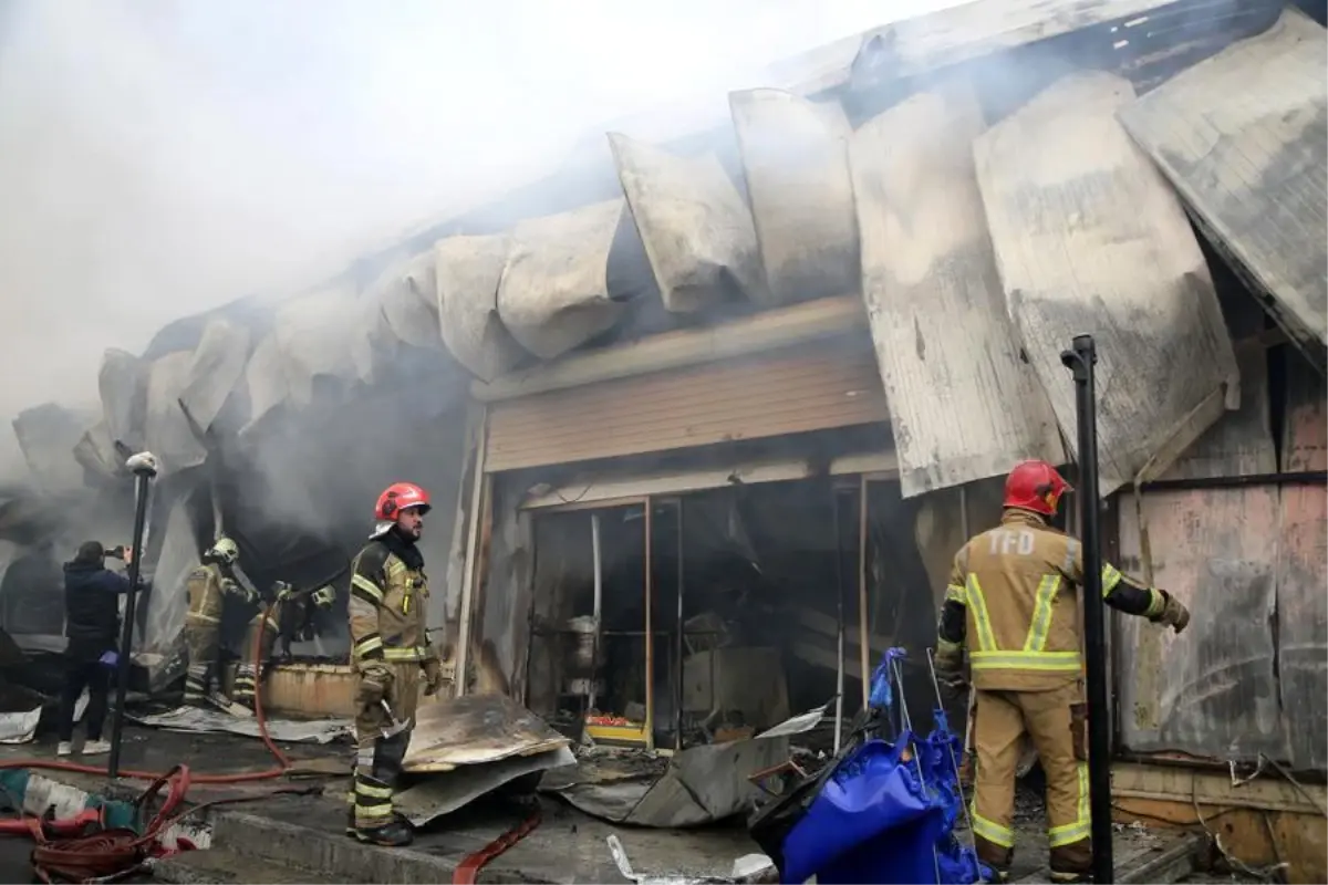 Tahran Çarşısında Büyük Yangın