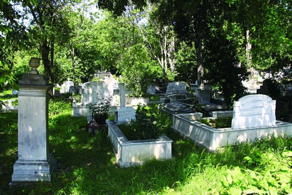 Ölülerden çalıp sattıklarıyla krallar gibi yaşamış! Rakam dudak uçuklatır