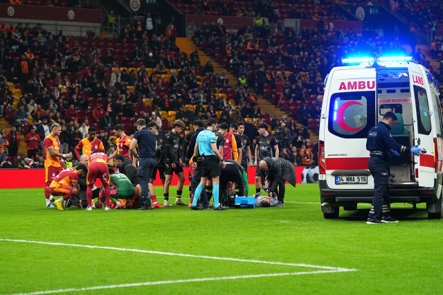 Ambulansla oyundan çıktı! Galatasaray-İstanbulspor maçında korku dolu dakikalar