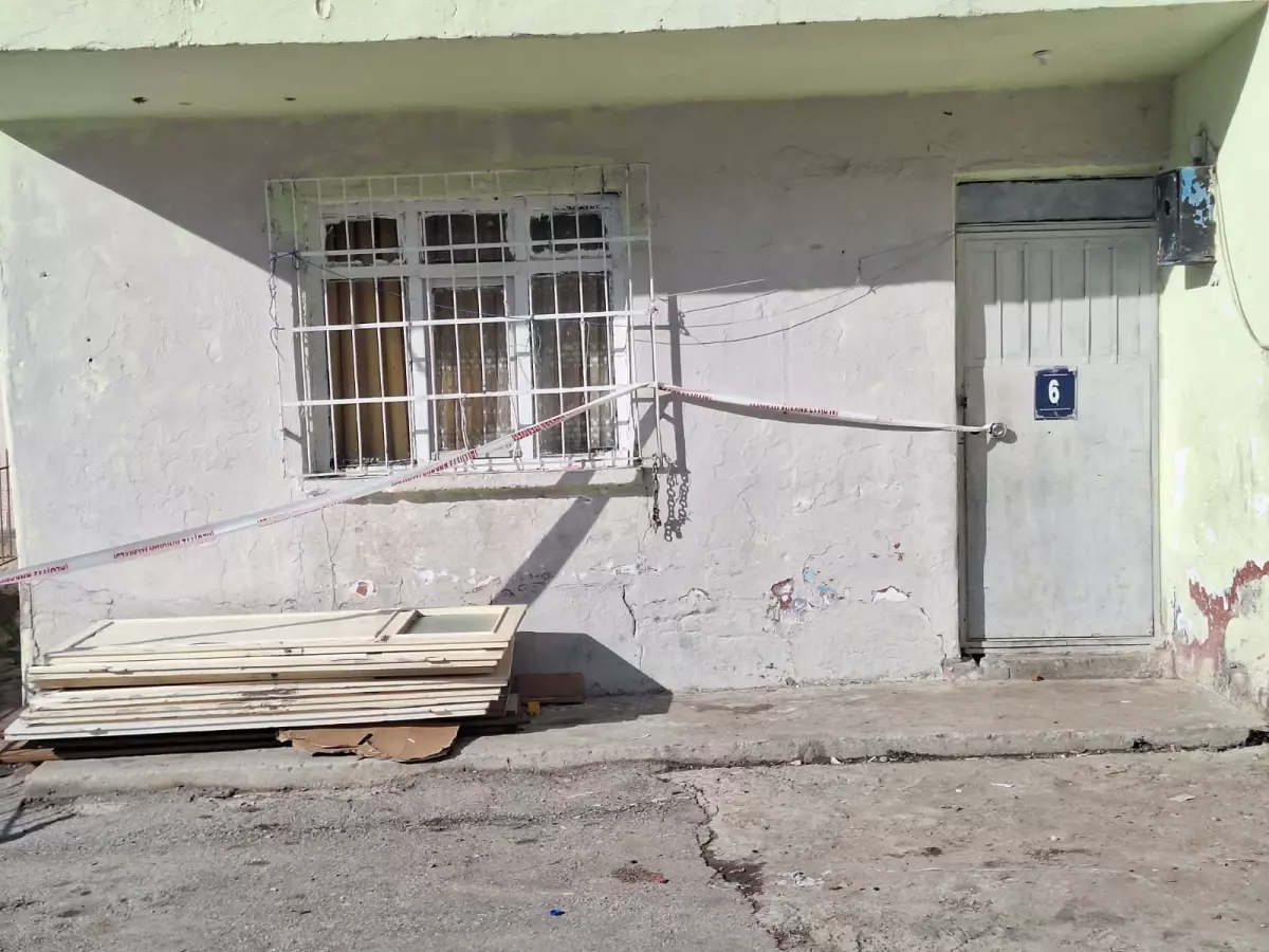 Mamak\'ta Toprak Kayması: Binalar Tahliye Edildi