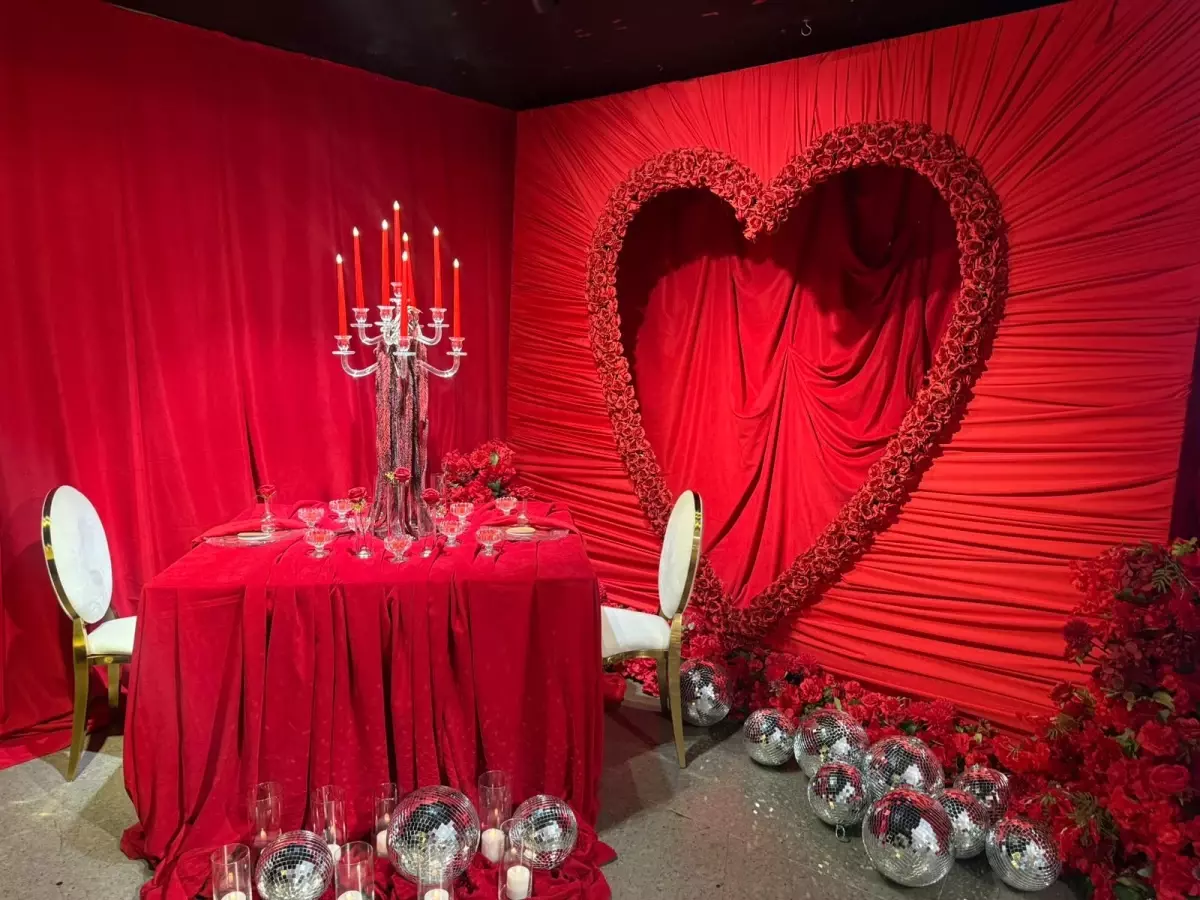 Aşkın en şık hali: Sevgililer Günü\'nde büyüleyici dekorasyonlar By Mustafa imzasıyla hayat buluyor