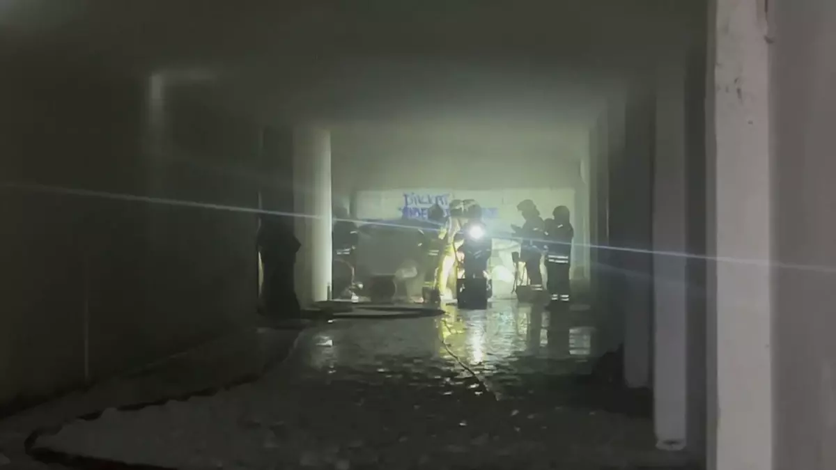 Avcılar\'da Tek Katlı Depoda Yangın