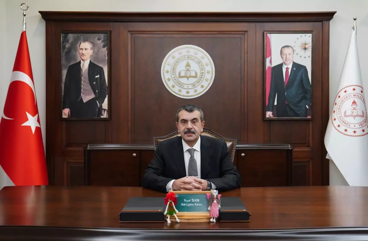 Eğitim Yılı \'Bayrak Sevgisi\' Temasıyla Başladı