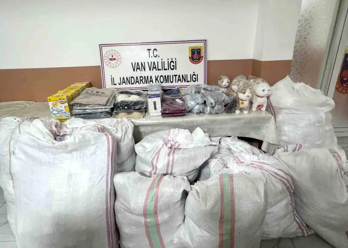 Başkale\'de 3,25 Milyon TL Değerinde Kaçak Eşya Ele Geçirildi