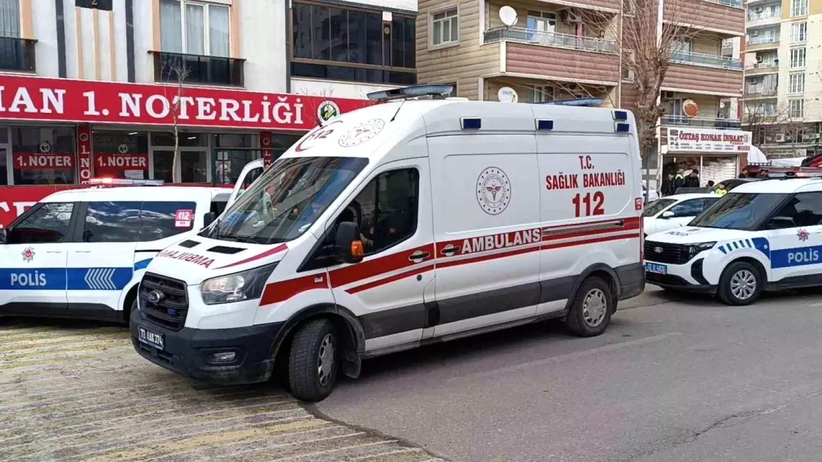 Batman\'da akrabalar arasında bıçaklı kavga: 4 yaralı