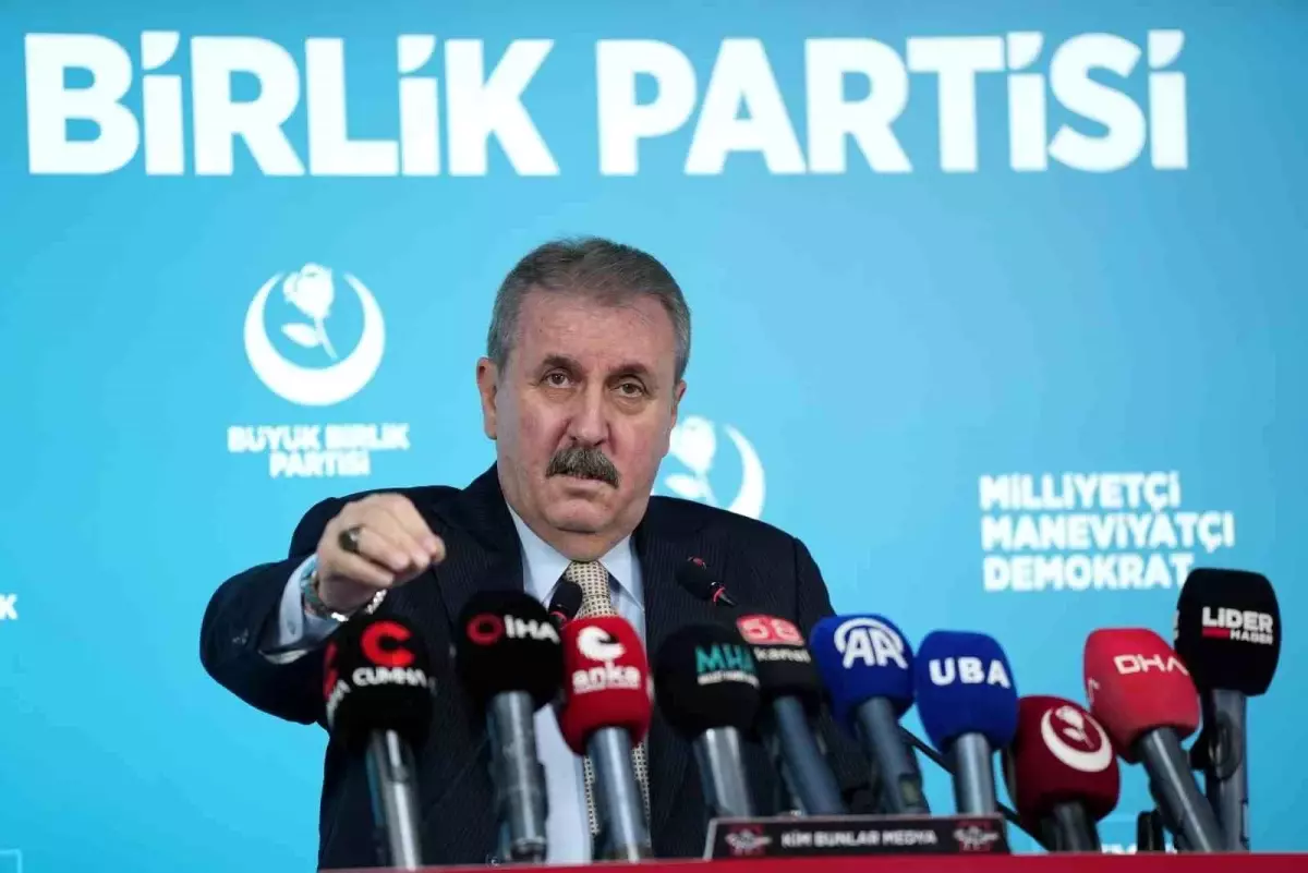 BBP Genel Başkanı Destici: "Savaş mı var bu ülkede de CHP barış konferansı düzenledi?"