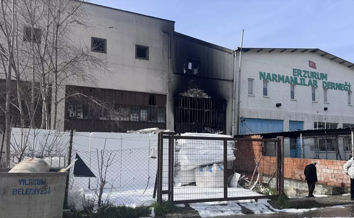 Bursa\'da Çıkan Yangın Kontrol Altına Alındı