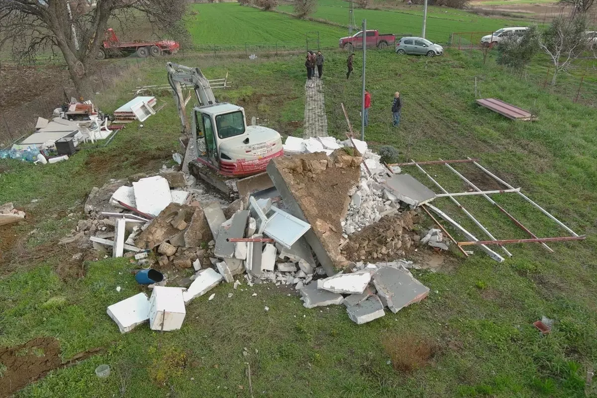 Çanakkale\'de 10 Kaçak Yapı Yıkıldı