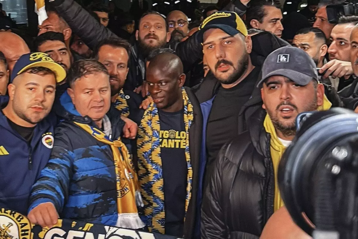Fenerbahçe\'nin yeni transferi Kante, İstanbul\'a geldi