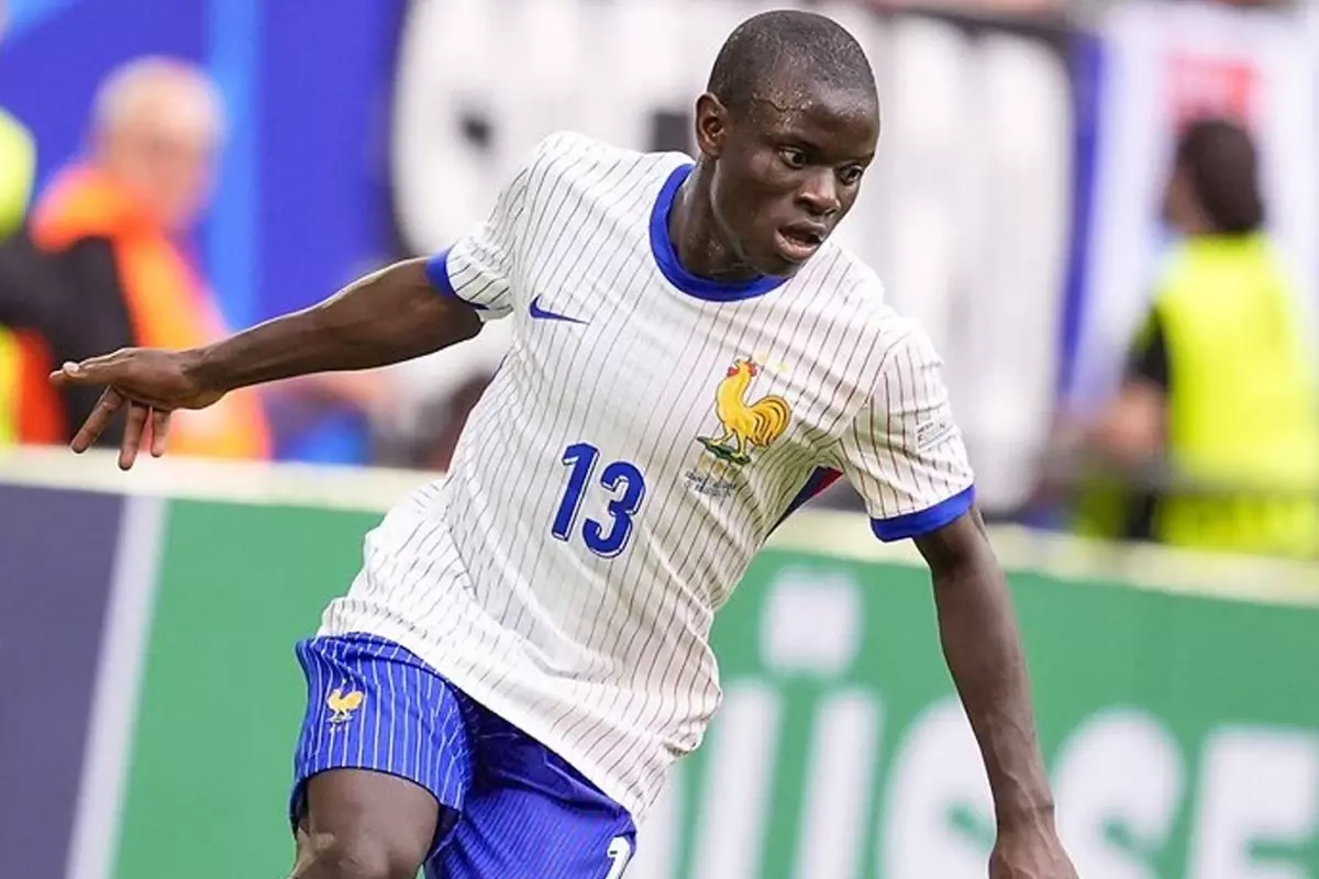 Fenerbahçeliler çıldırdı! Kante\'yi havalimanında karşılamaya ne ile gideceklerini tahmin bile edemezsiniz