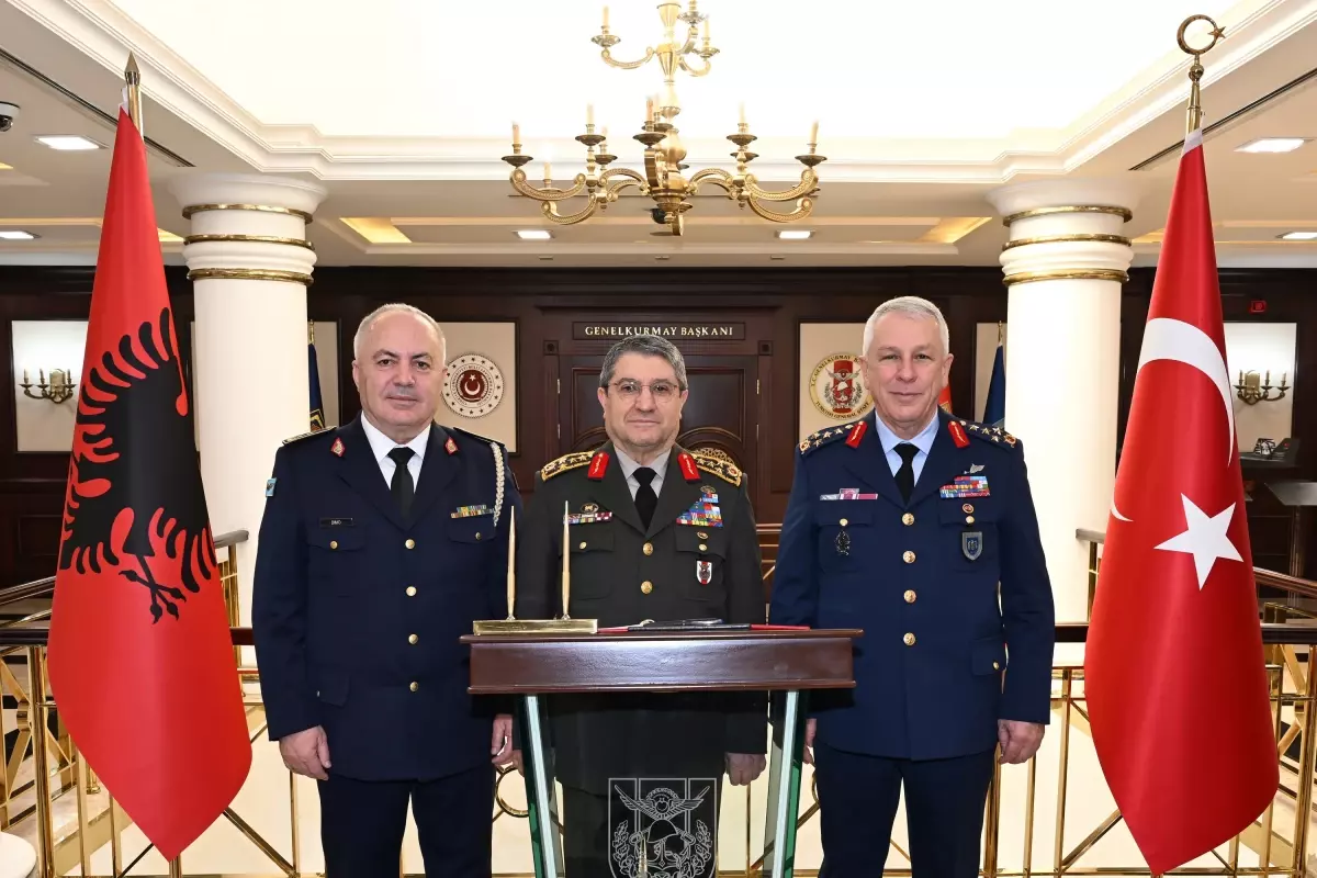 Bayraktaroğlu, Arnavutluk Hava Komutanı\'nı kabul etti