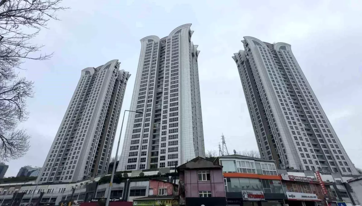 Sarıyer\'de Balkondan Düşen Çocuk Hayatını Kaybetti