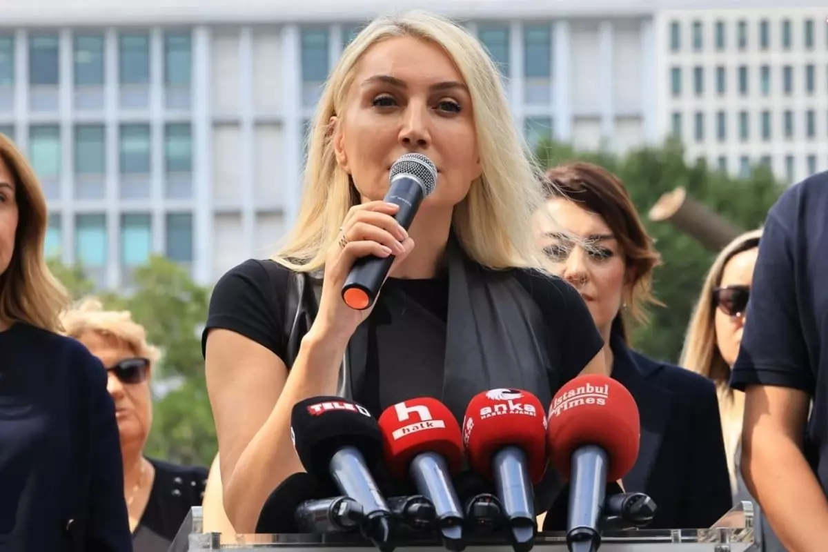 Kardeşi gözaltına alınan Dilek İmamoğlu\'ndan ilk açıklama