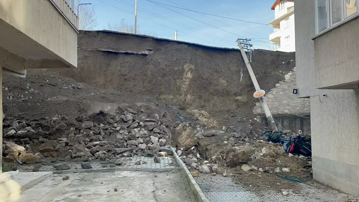 Kastamonu\'da İstinat Duvarı Çöktü