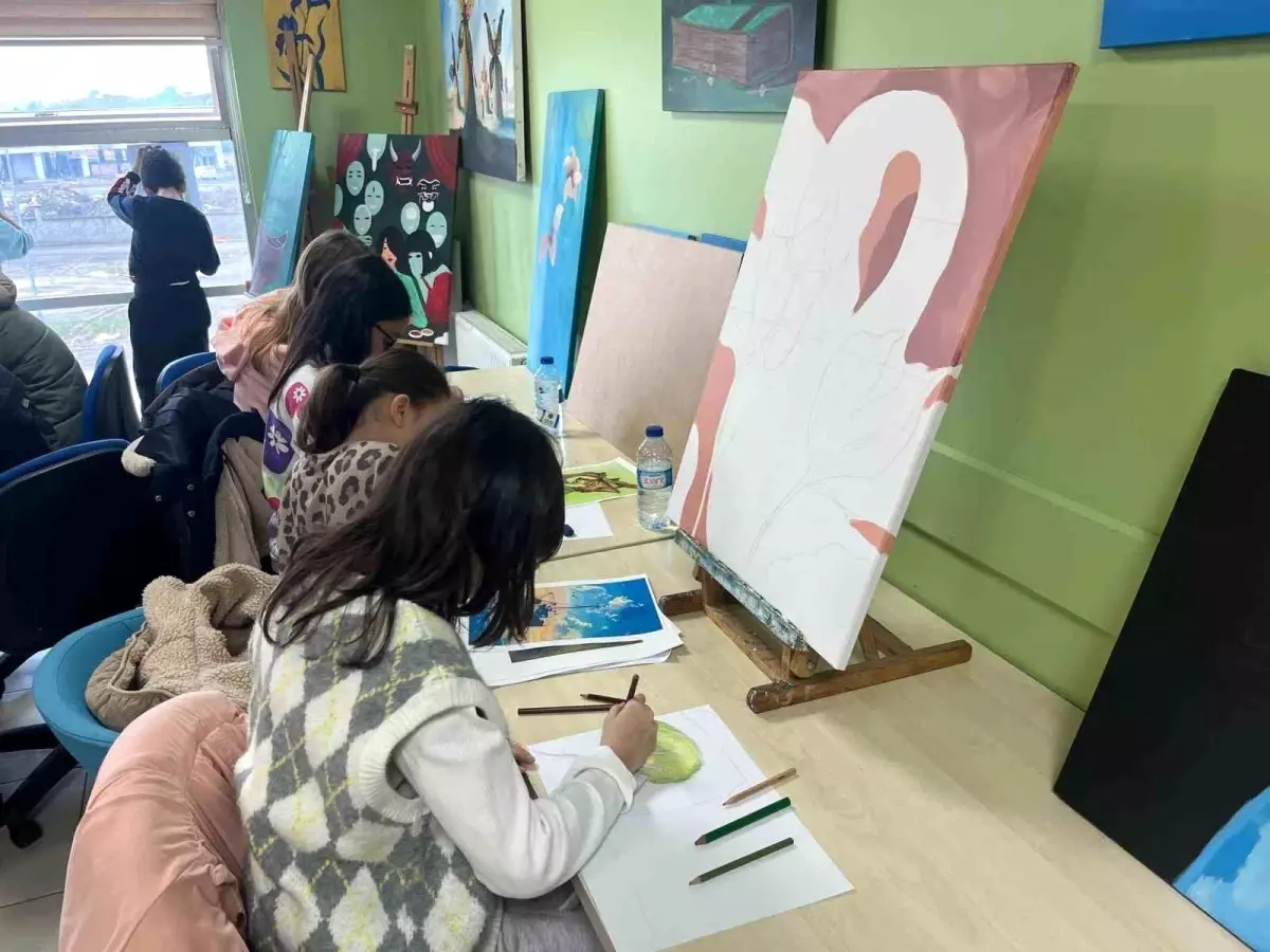 Düzce\'de Gençlik Kış Kulübü Resim Etkinliği