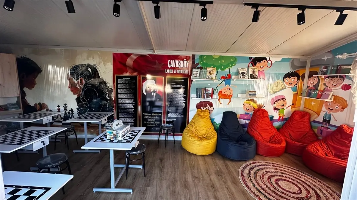 Manavgat\'ta Okula Yeni Kütüphane