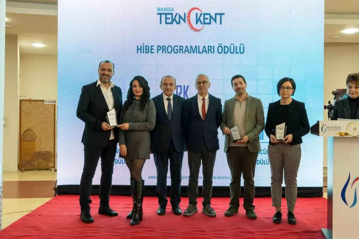 Manisa CBÜ TEKNOKENT\'e destek sağlayan firmalara ödül
