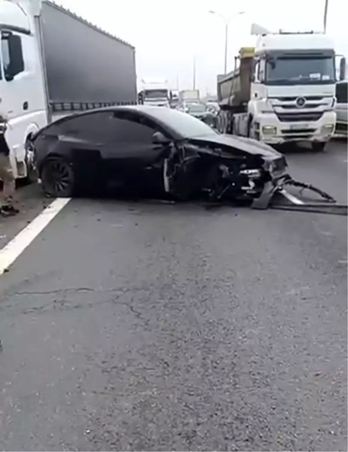 Tesla Otopilotla Ters Yolda Kaza Yaptı