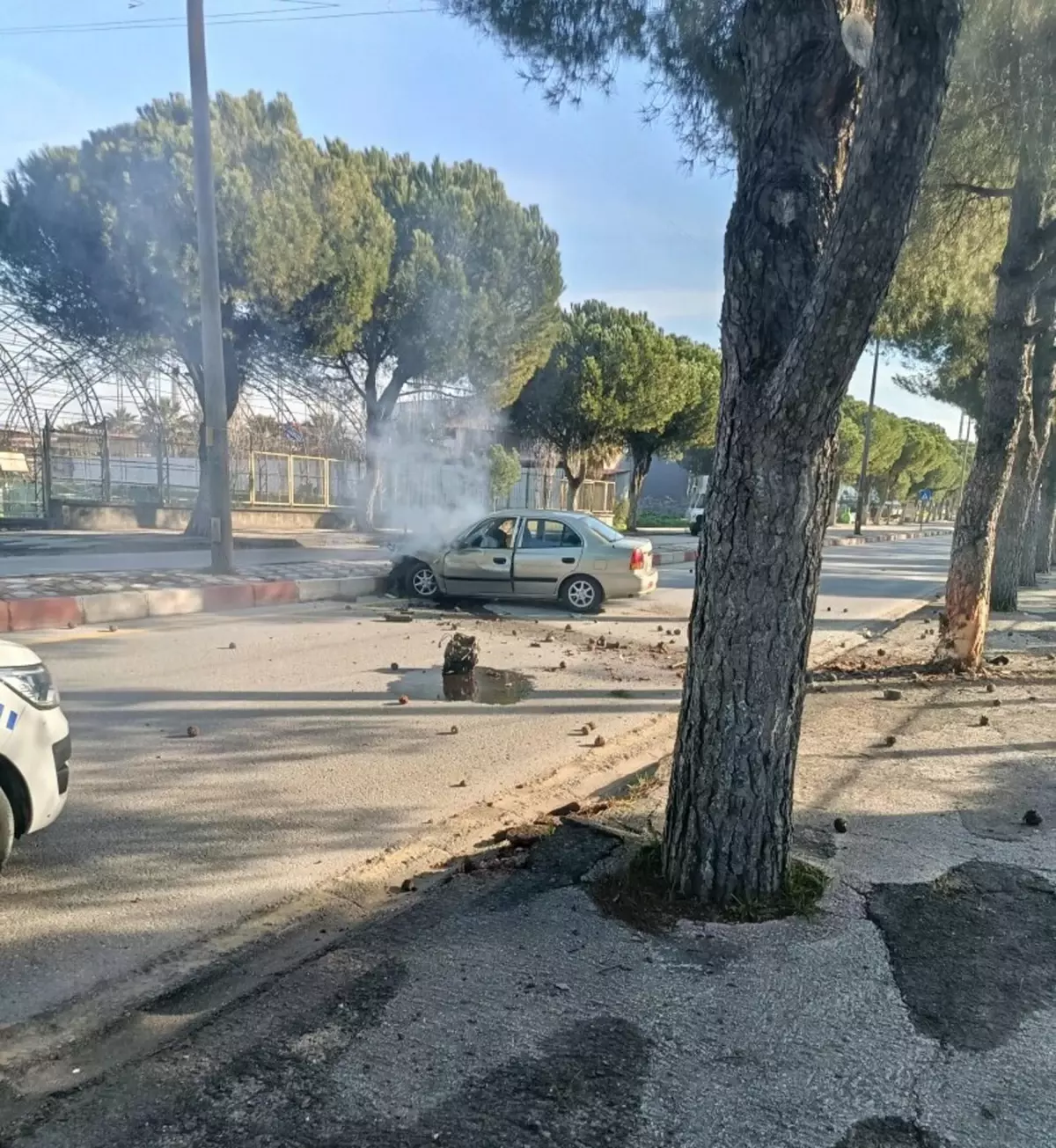 Soma\'da Kaçan Sürücü Ağaçla Çarpıp Yaralandı