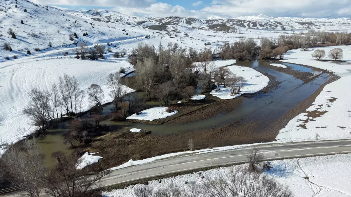 Yıldızeli\'nde Su Taşkını: 2 Evi Bastı