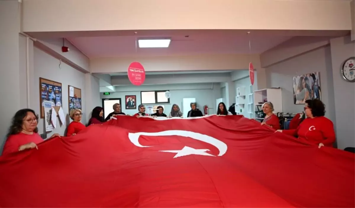 Tekirdağ Büyükşehir\'den bayrağa saygı