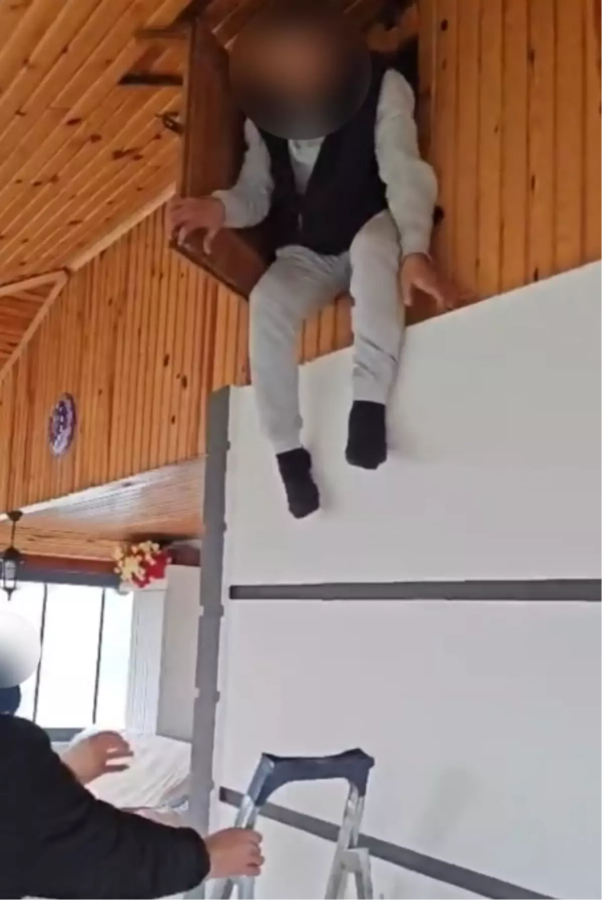 5 ayrı suçtan aranan firarinin saklandığı yer "pes" dedirtti