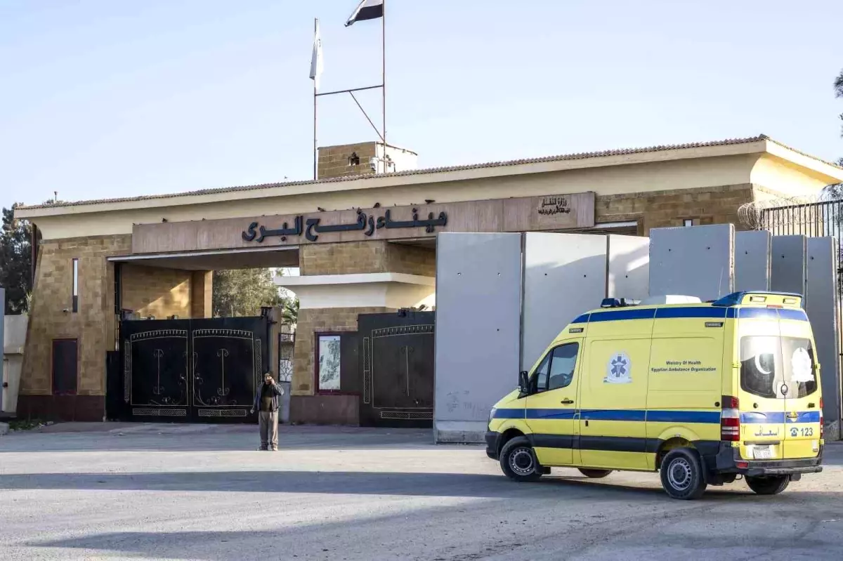 Refah Sınır Kapısı\'ndan Geçişler Devam Ediyor