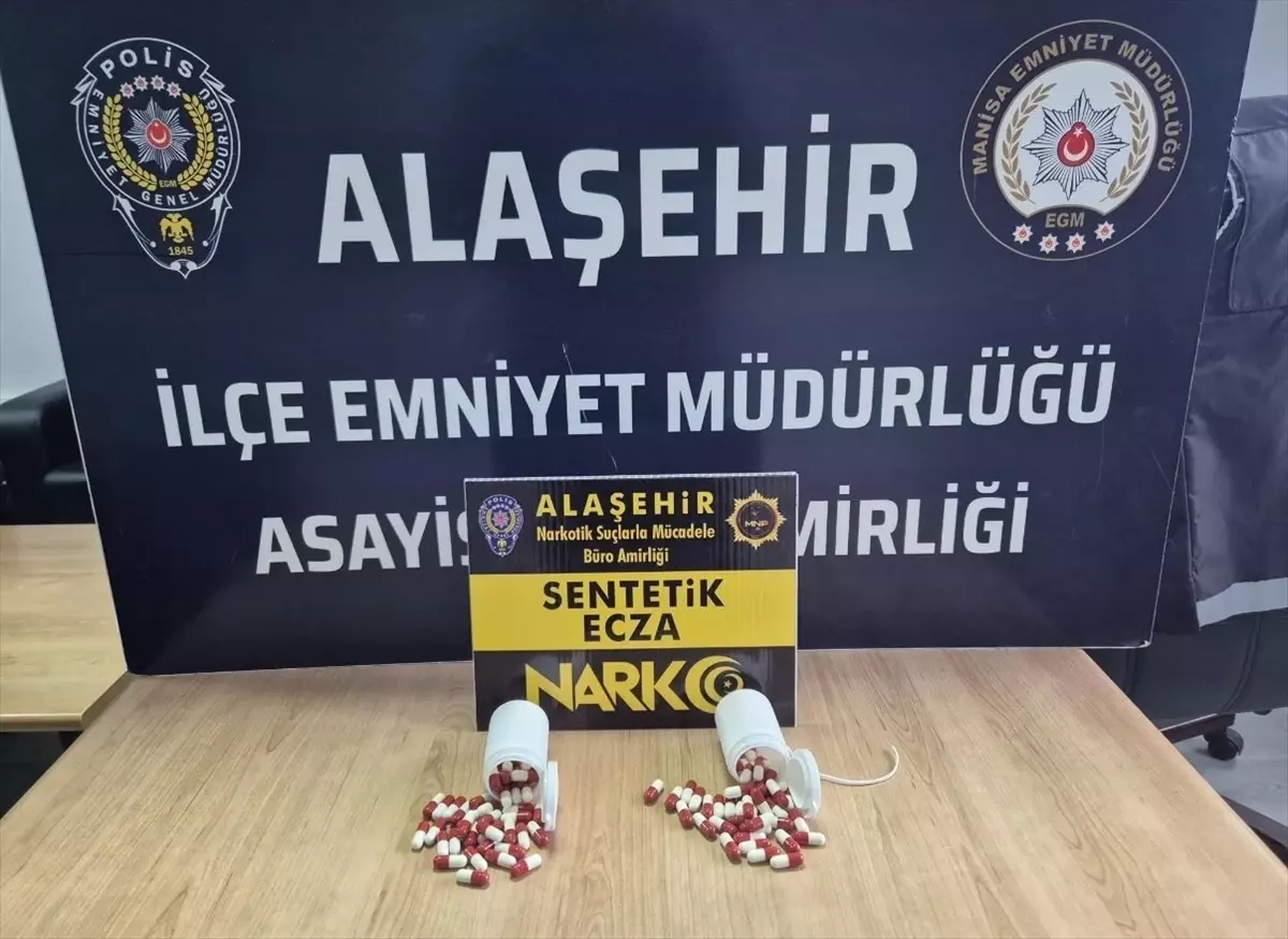 Alaşehir\'de Uyuşturucu Hap Bulunan Sürücü Tutuklandı