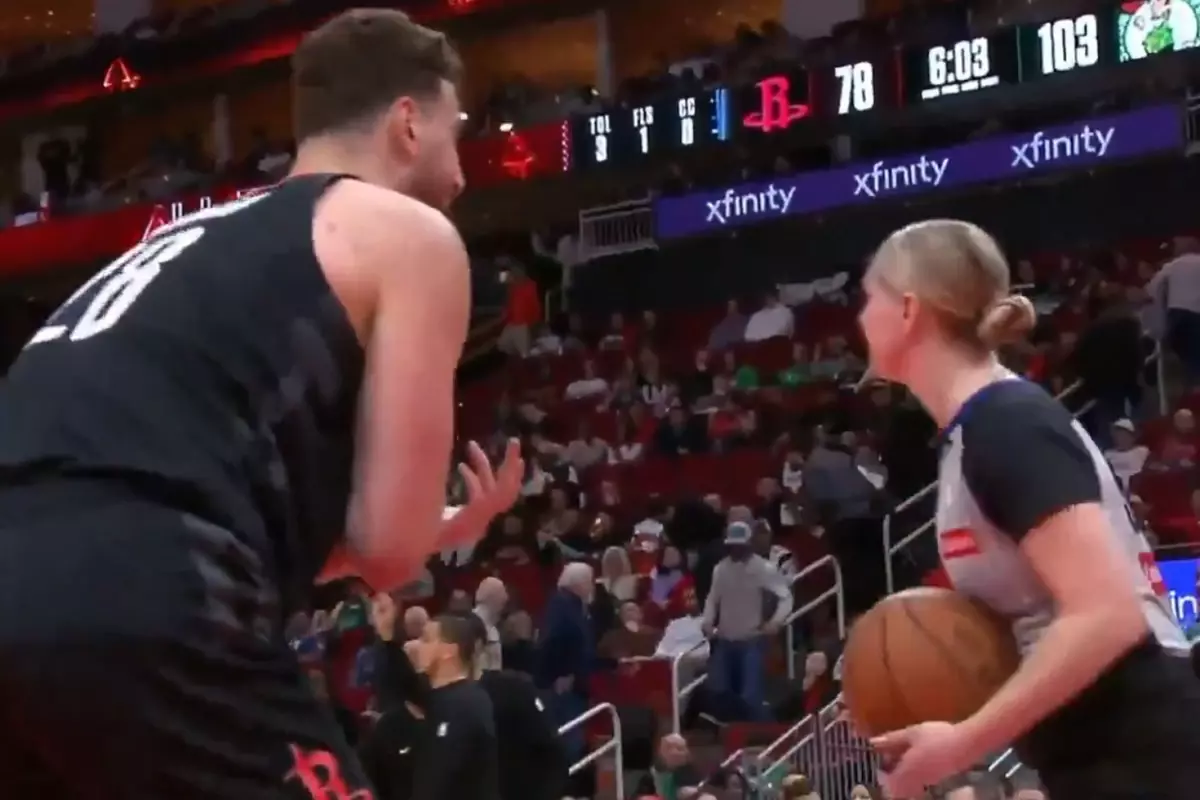 Alperen Şengün\'e büyük şok! Kadın hakeme söylediğinin bedeli ağır oldu