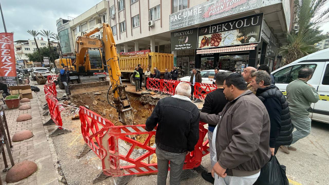 Altyapı çalışmasında insana ait olduğu değerlendirilen kemikler bulundu