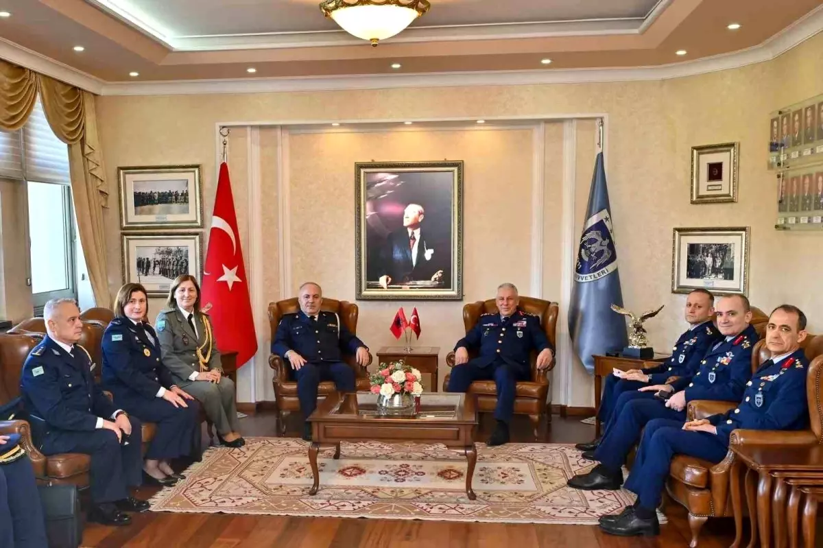 Arnavutluk Hava Kuvvetleri Komutanı Türkiye\'de