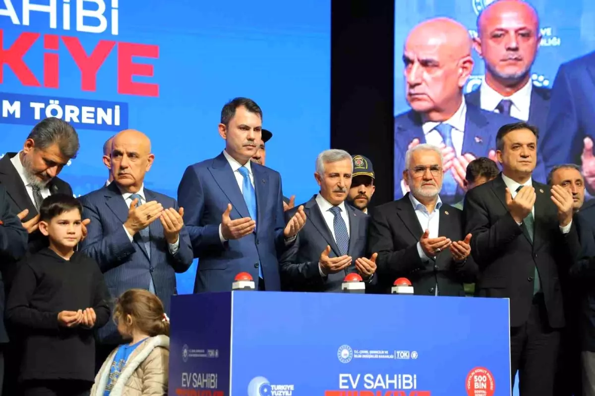 Bakan Kurum\'dan Özgür Özel\'e sert tepki: Vakit tiyatro vakti değildir