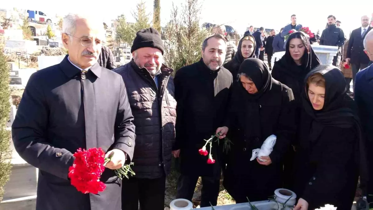 Deprem Şehitleri Anıtı\'na Ziyaret