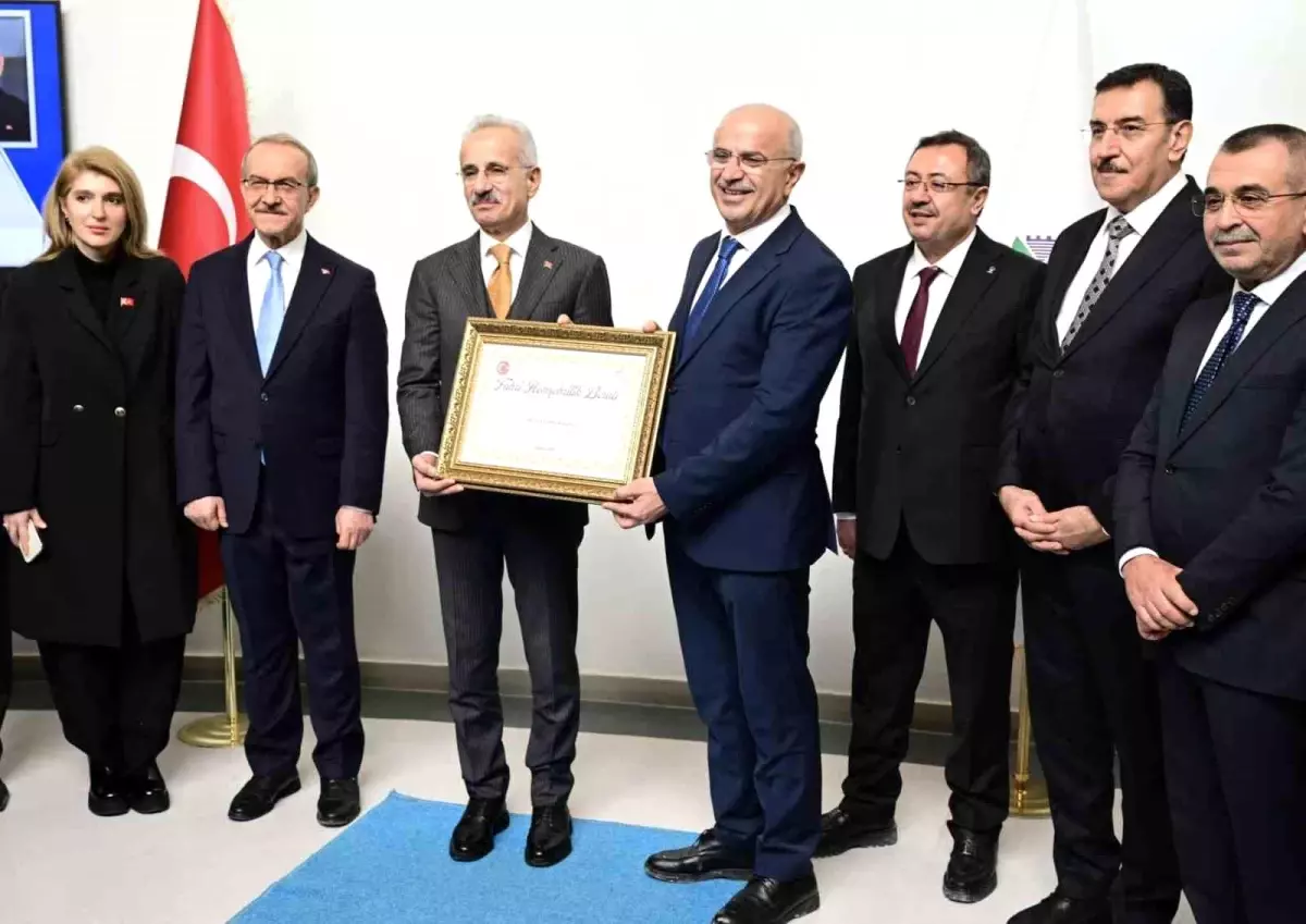 Başkan Er\'den Bakan Uraloğlu\'na "Fahri Hemşehrilik Beratı"