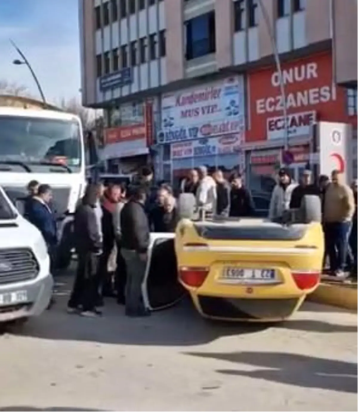 Elazığ\'da Kaza: Ticari Taksi Ters Döndü
