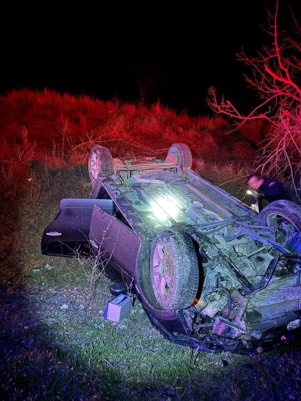 Bucak\'ta Takla Atan Araçta İki Yaralı