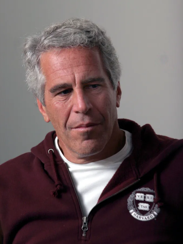 Büyük rezalet! Öz kızının arkadaşlarını Epstein'e pazarlamış