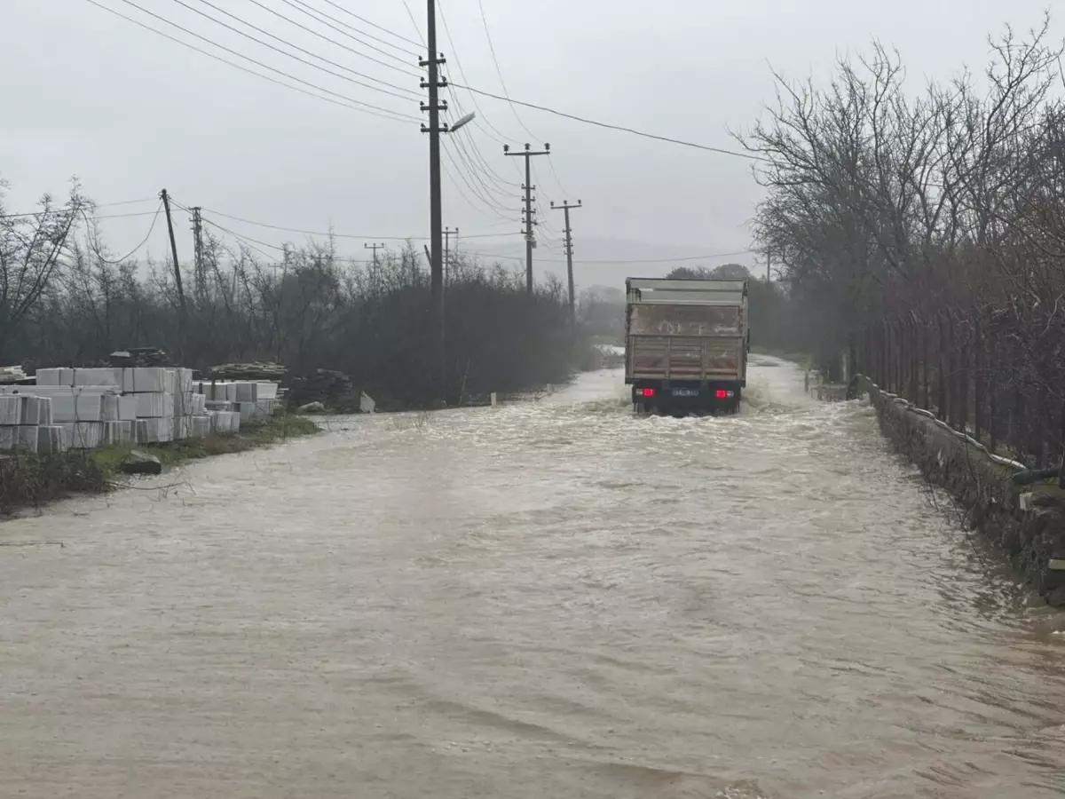 Çanakkale\'de Sağanak Tarımı Vurdu