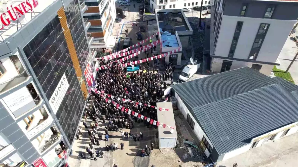 CHP Genel Başkanı Özgür Özel\'in halk buluşmasına vatandaş ilgi göstermedi