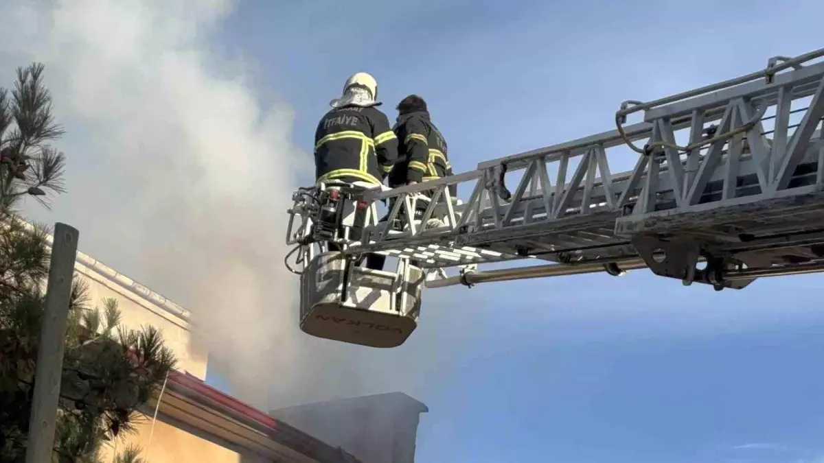 Aksaray\'da Baca Yangını Paniğe Neden Oldu