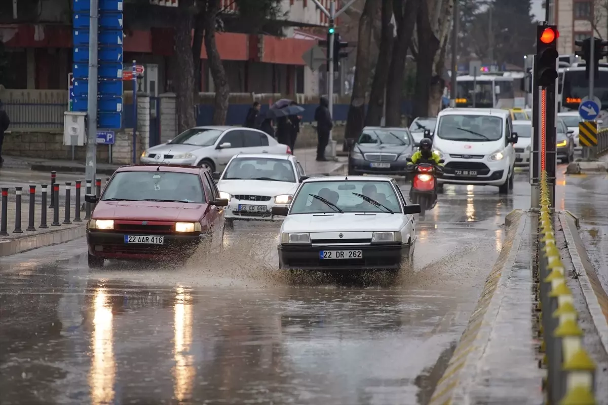 Edirne ve Kırklareli\'nde Sağanak Yağış