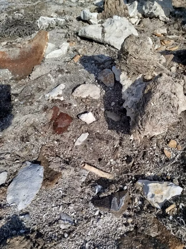 Su çekildi, küplerden insan kemikleri fışkırdı