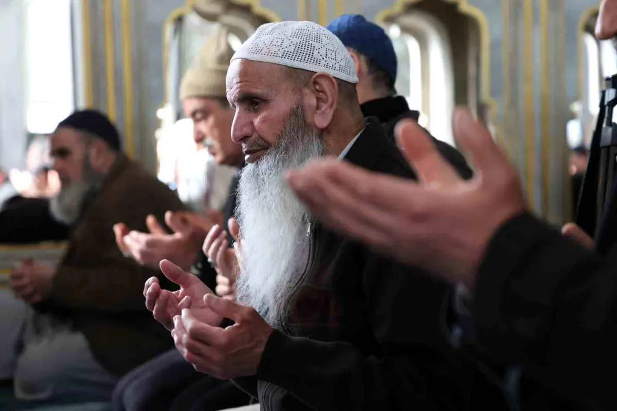Elazığ\'da depremde hayatını kaybedenler dualarla anıldı