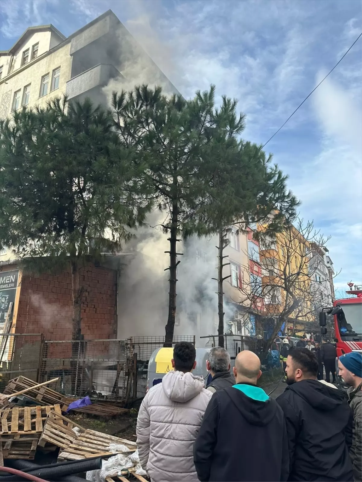 Fatsa\'da Yangın: İnşaat Malzemeleri Satan İş Yeri Zarar Gördü